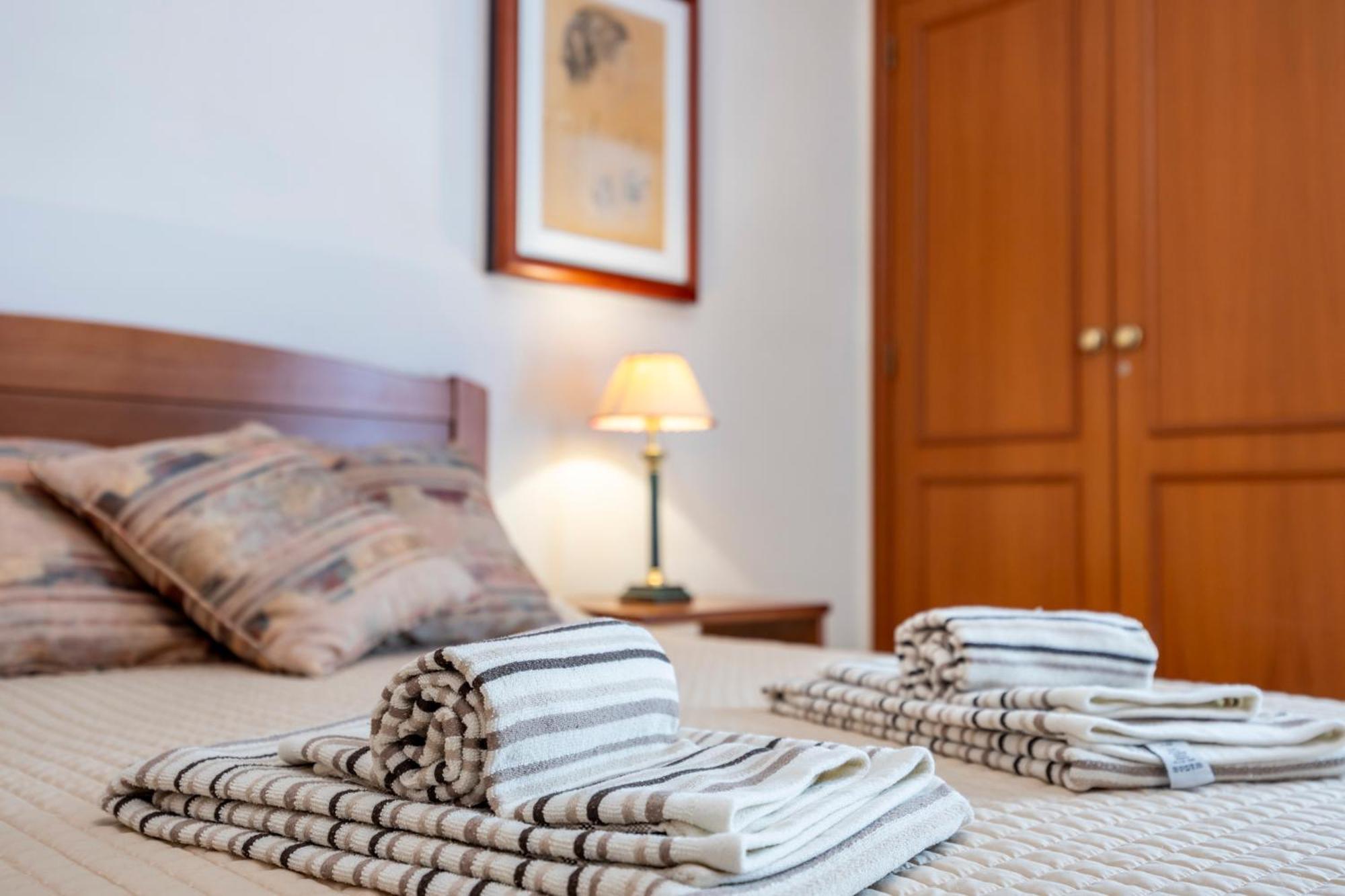 Apartamentos Mira Rio Lagos Eksteriør billede