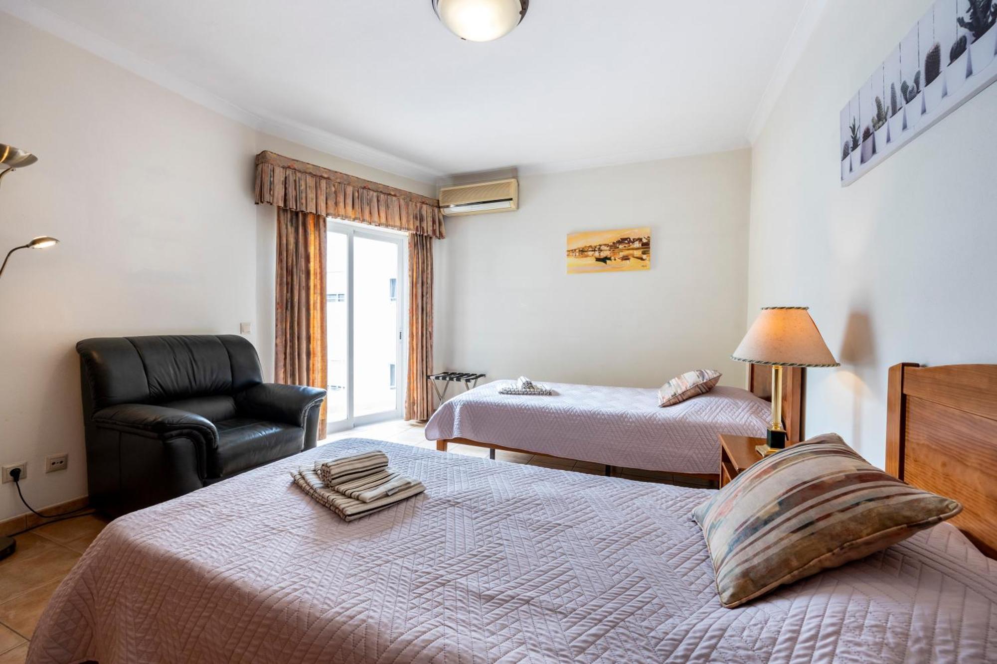 Apartamentos Mira Rio Lagos Eksteriør billede